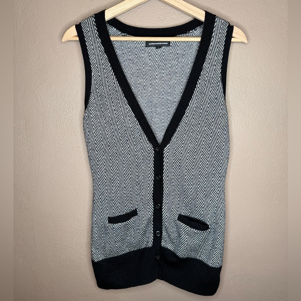 Express Design Studio Black & White Herringbone Knit Wool Blend Sweater Vest Sm.